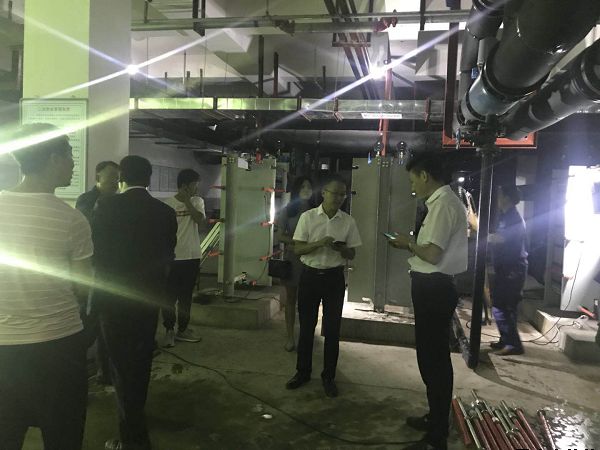 公司副总经理裴林虎带队前往中心城区部分热换热站参观学习(图1) 公司副总经理裴林虎带队前往中心城区部分热换热站参观学习(图1)
