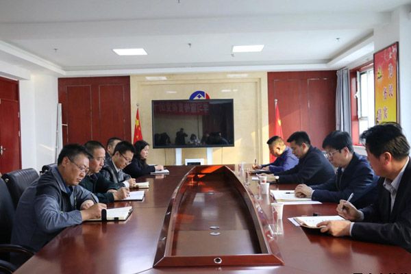 杨东虎任平凉泓源公司总经理 平凉泓源工业投资发展有限责任公司召开全体管理人员大会(图1) 杨东虎任平凉泓源公司总经理 平凉泓源工业投资发展有限责任公司召开全体管理人员大会(图1)